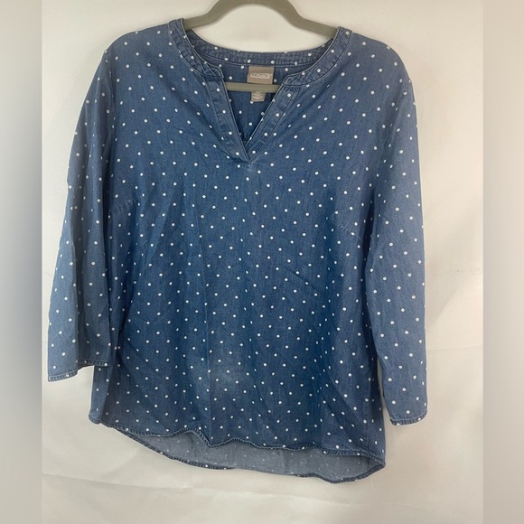 Chicos 100% cotton Polk a dot tunic styled blouse. Light weight and denim! Sz 1 - Picture 1 of 4